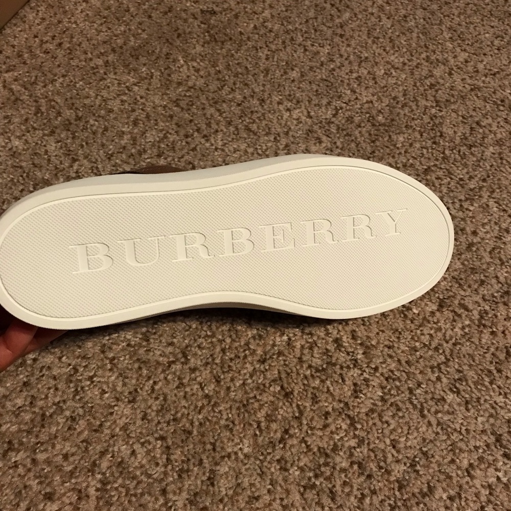 Burberry shirt size Medium New Shoes size 38.5 New